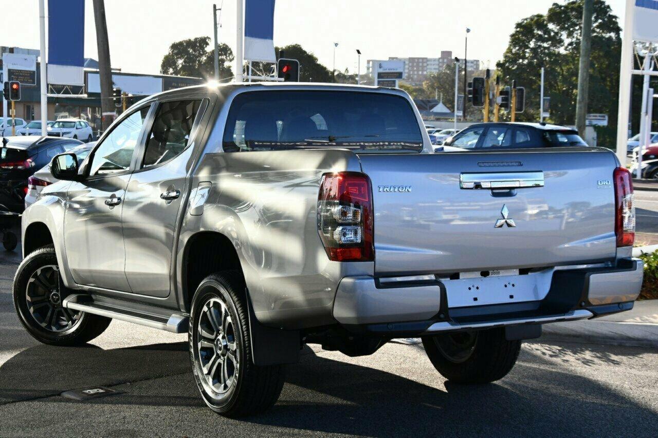 Mitsubishi Triton image 3