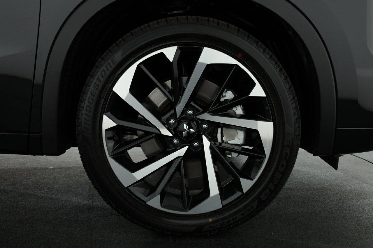 Mitsubishi Outlander image 3