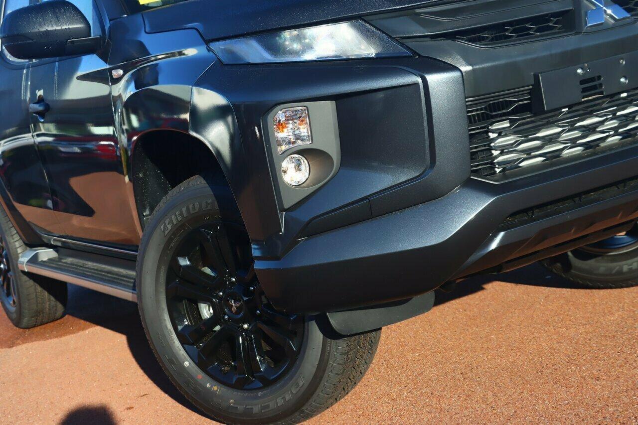 Mitsubishi Triton image 2