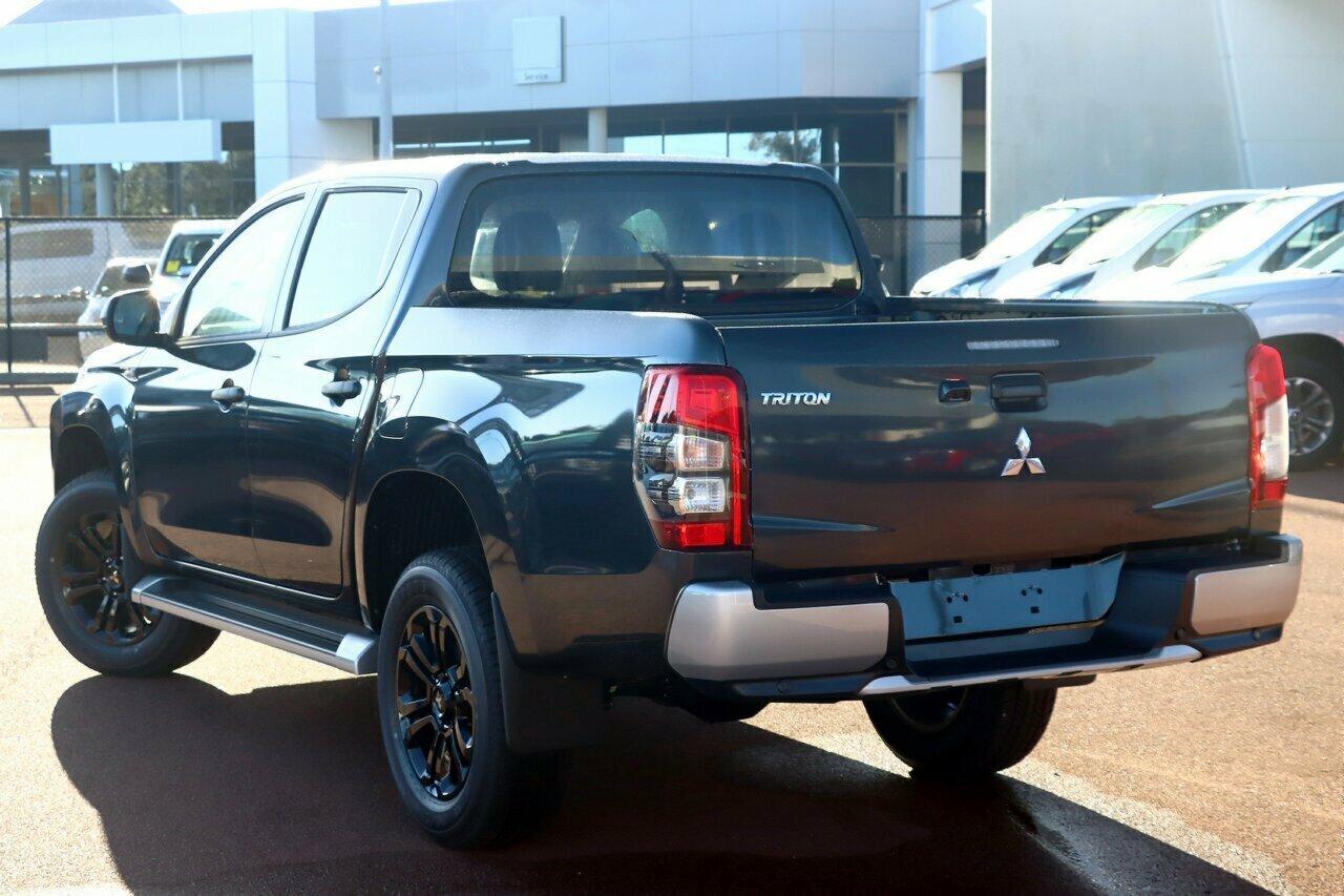 Mitsubishi Triton image 3