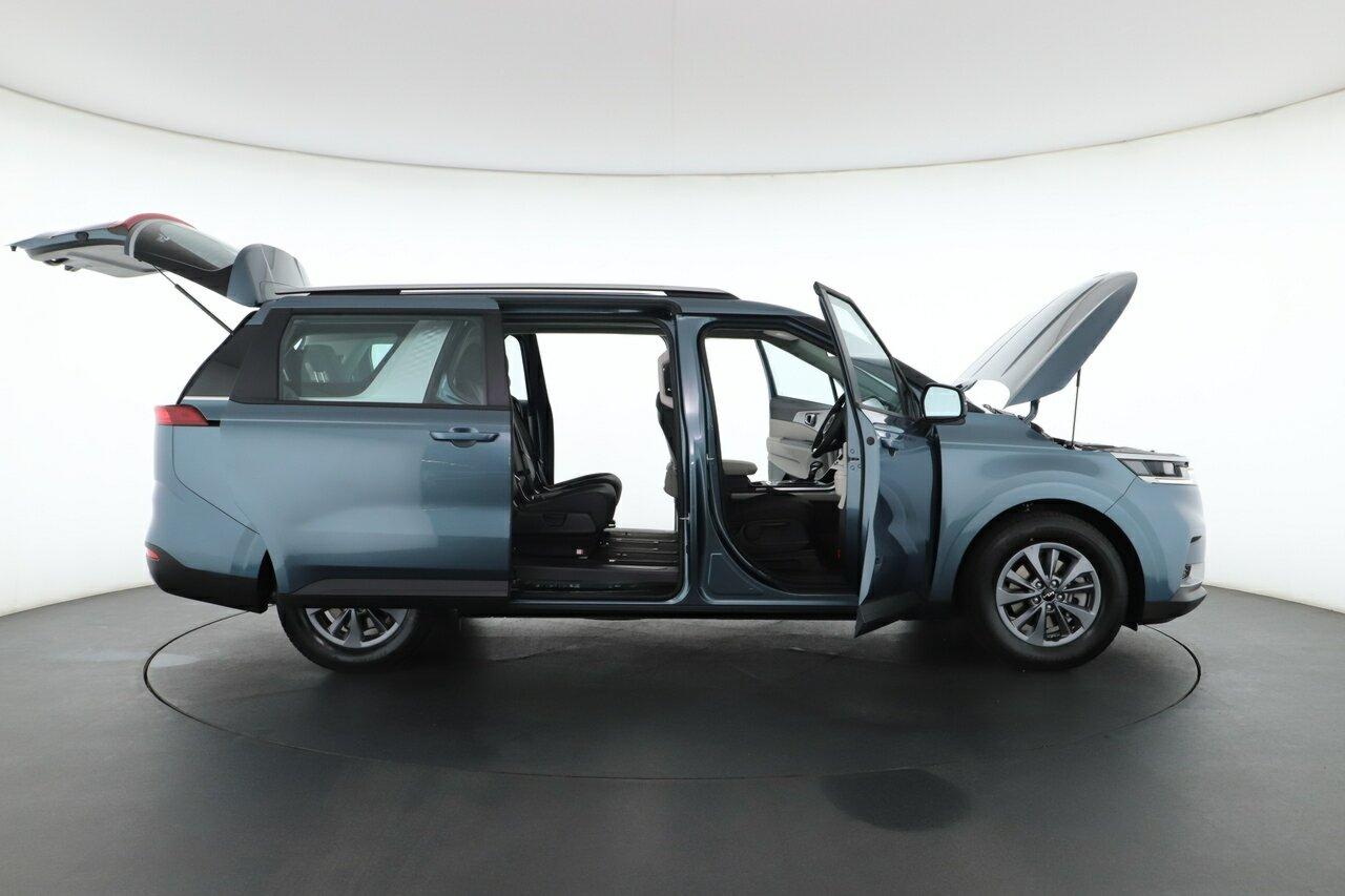 Kia Carnival image 2