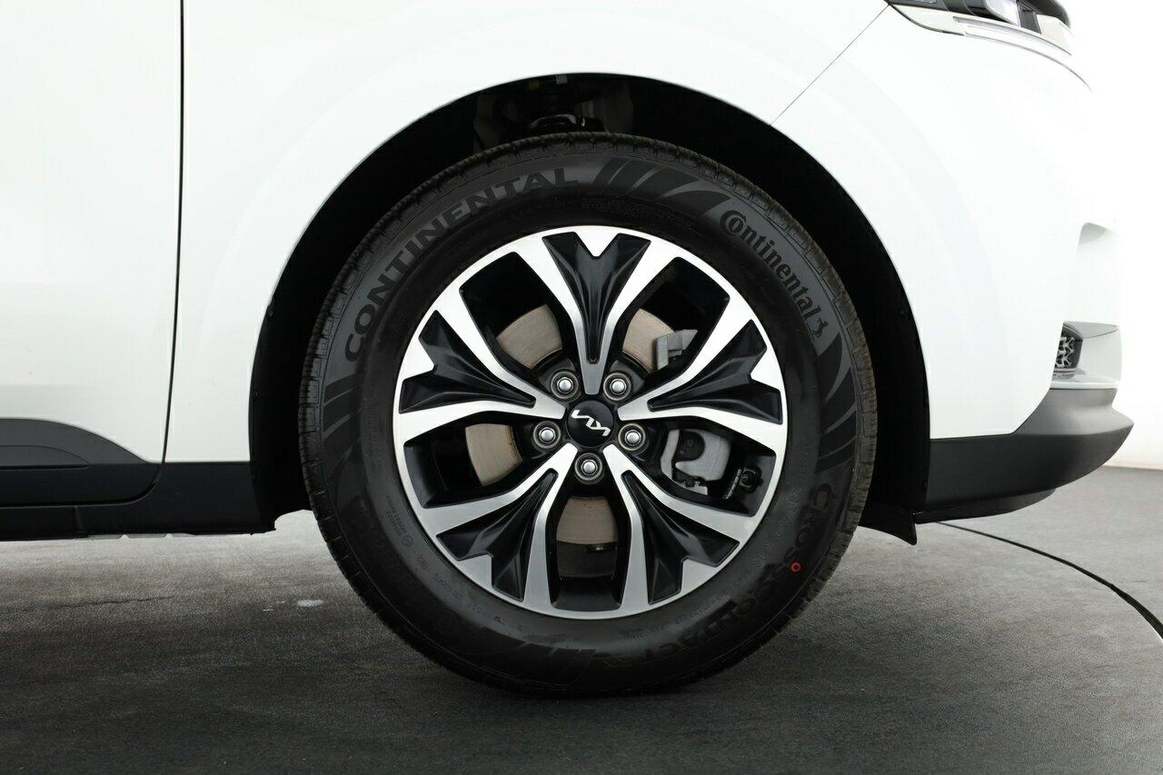 Kia Carnival image 3