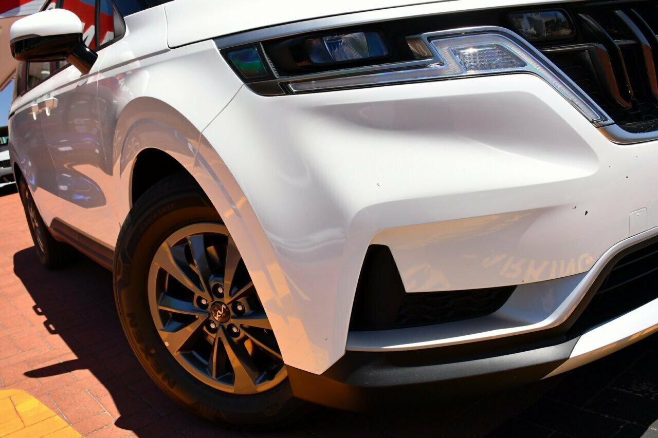 Kia Carnival image 2