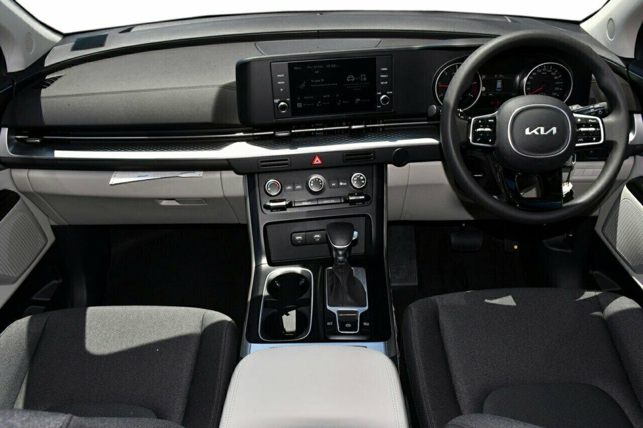 Kia Carnival image 4