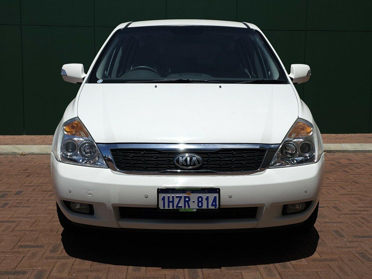 Kia Grand Carnival image 2