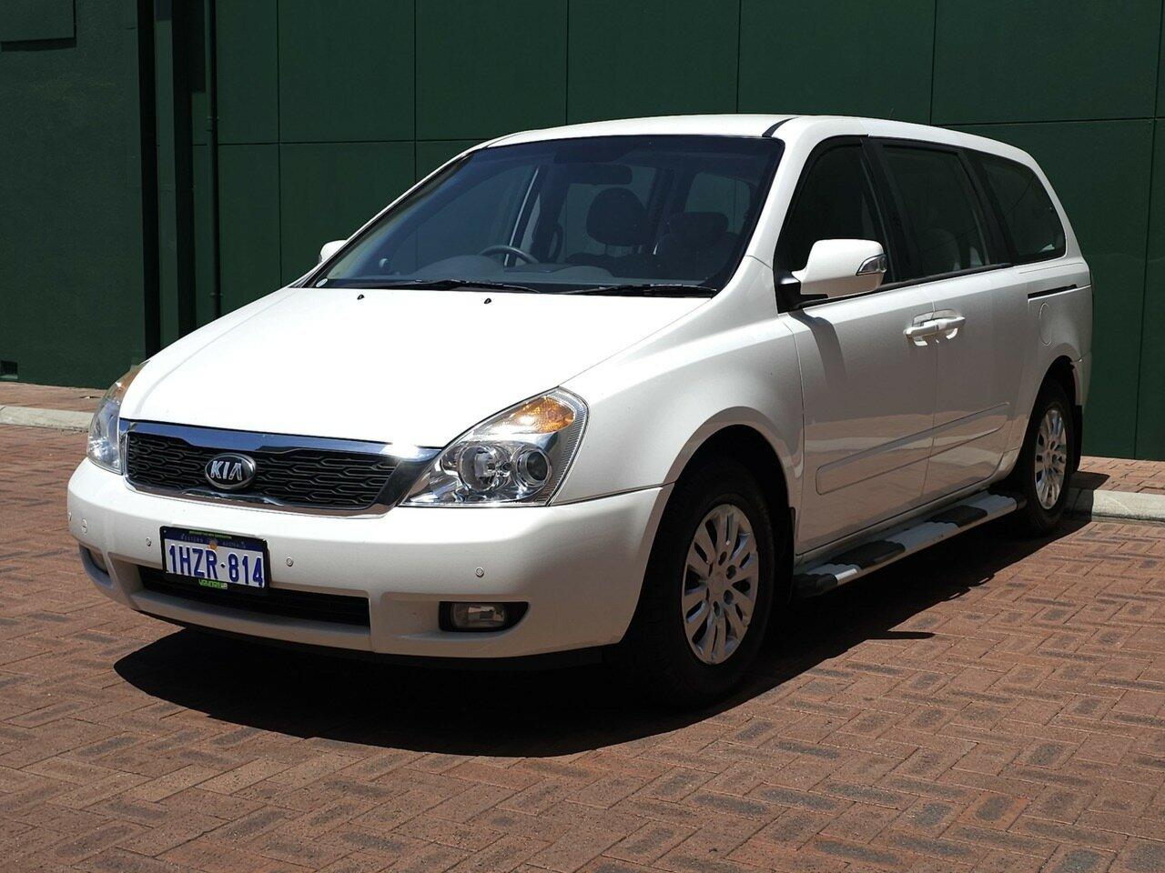 Kia Grand Carnival image 3