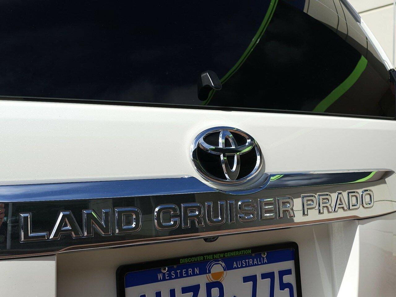 Toyota Landcruiser Prado image 3