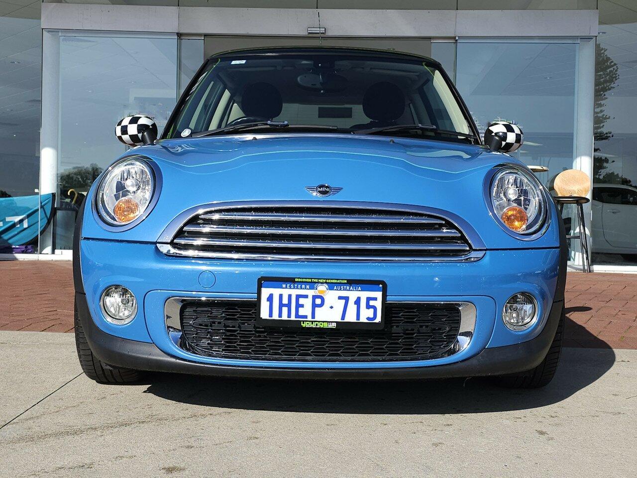 Mini Hatch image 2
