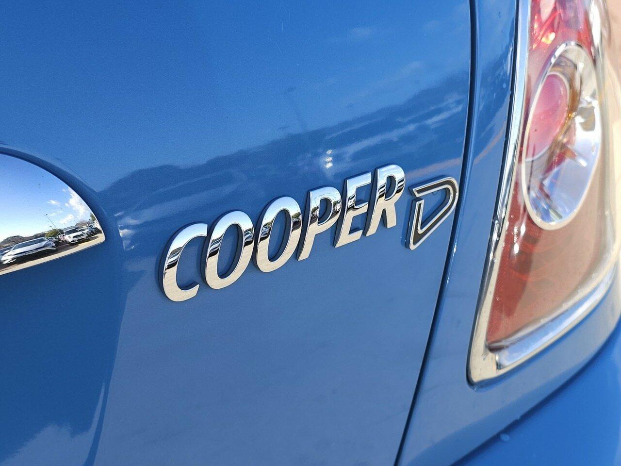 Mini Hatch image 3