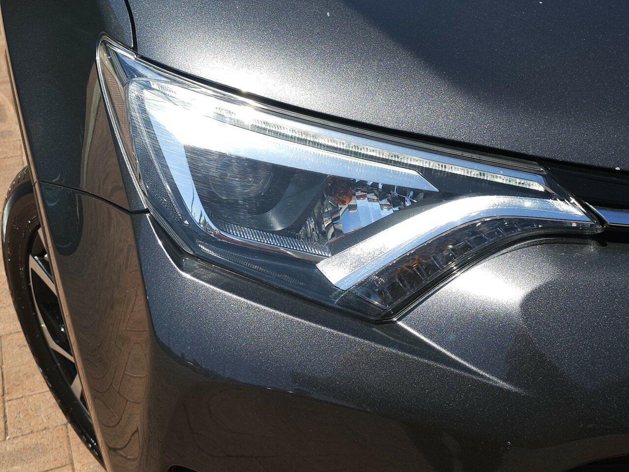 Toyota Rav4 image 2