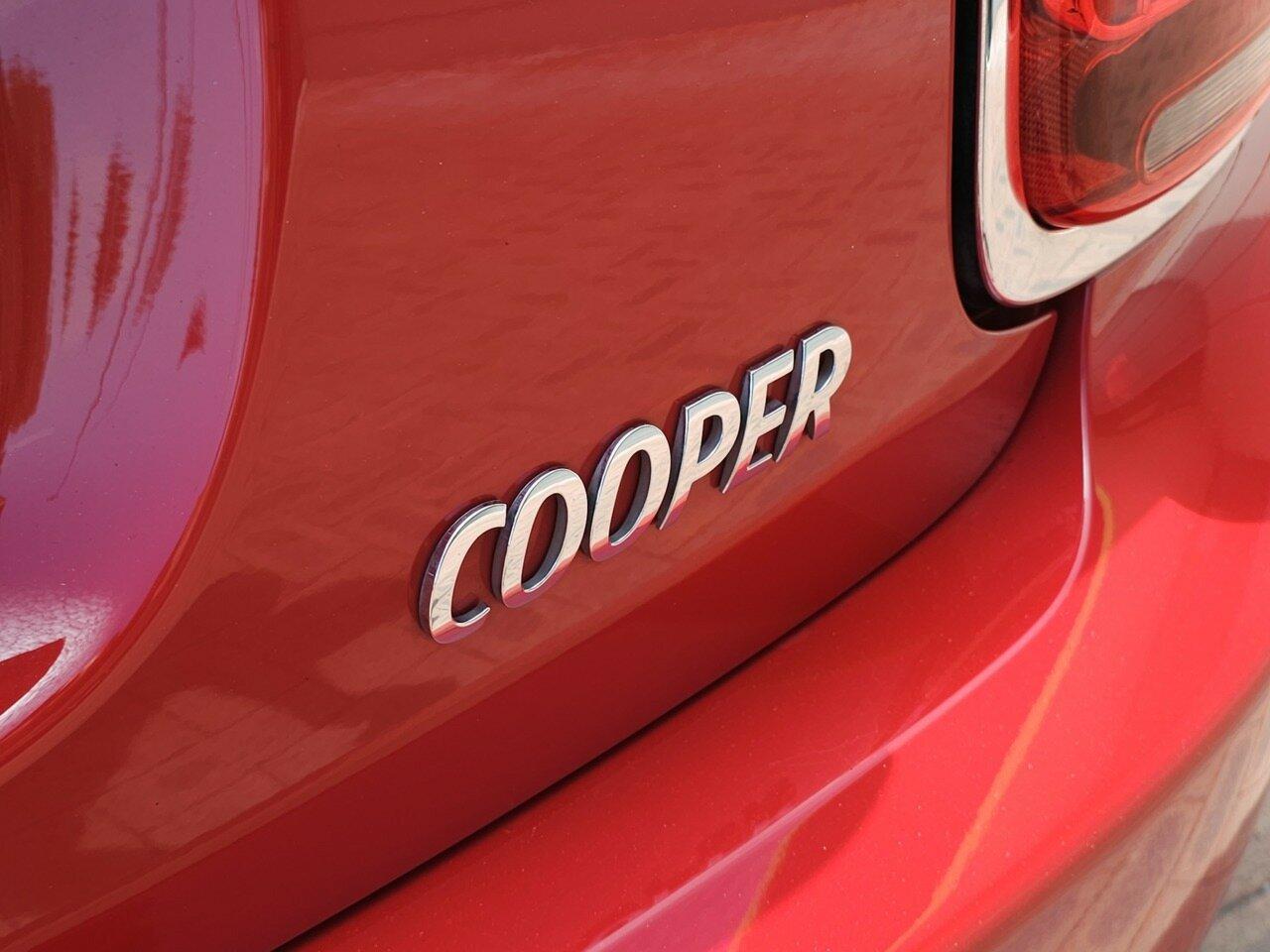 Mini Hatch image 3