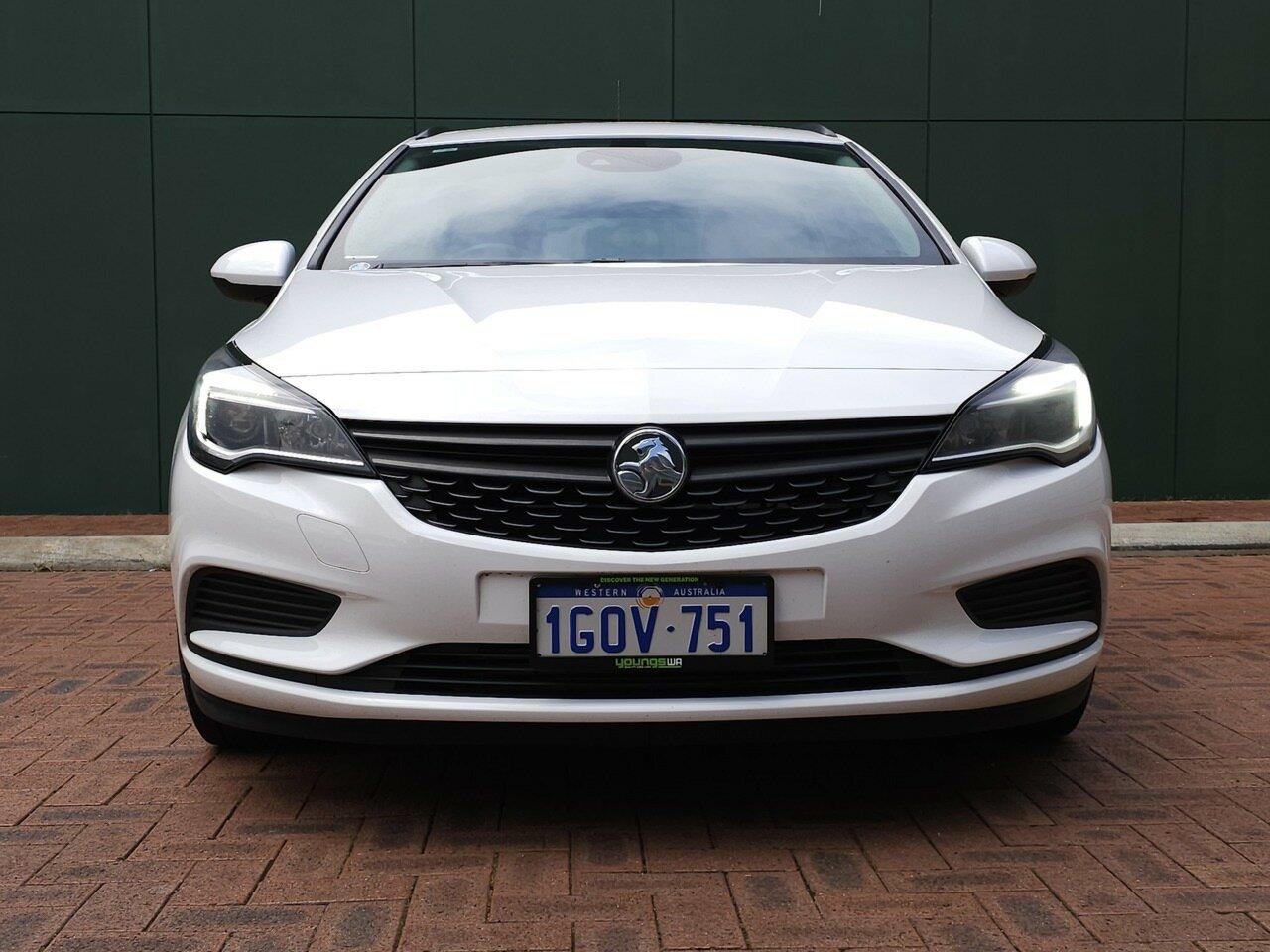 Holden Astra image 2