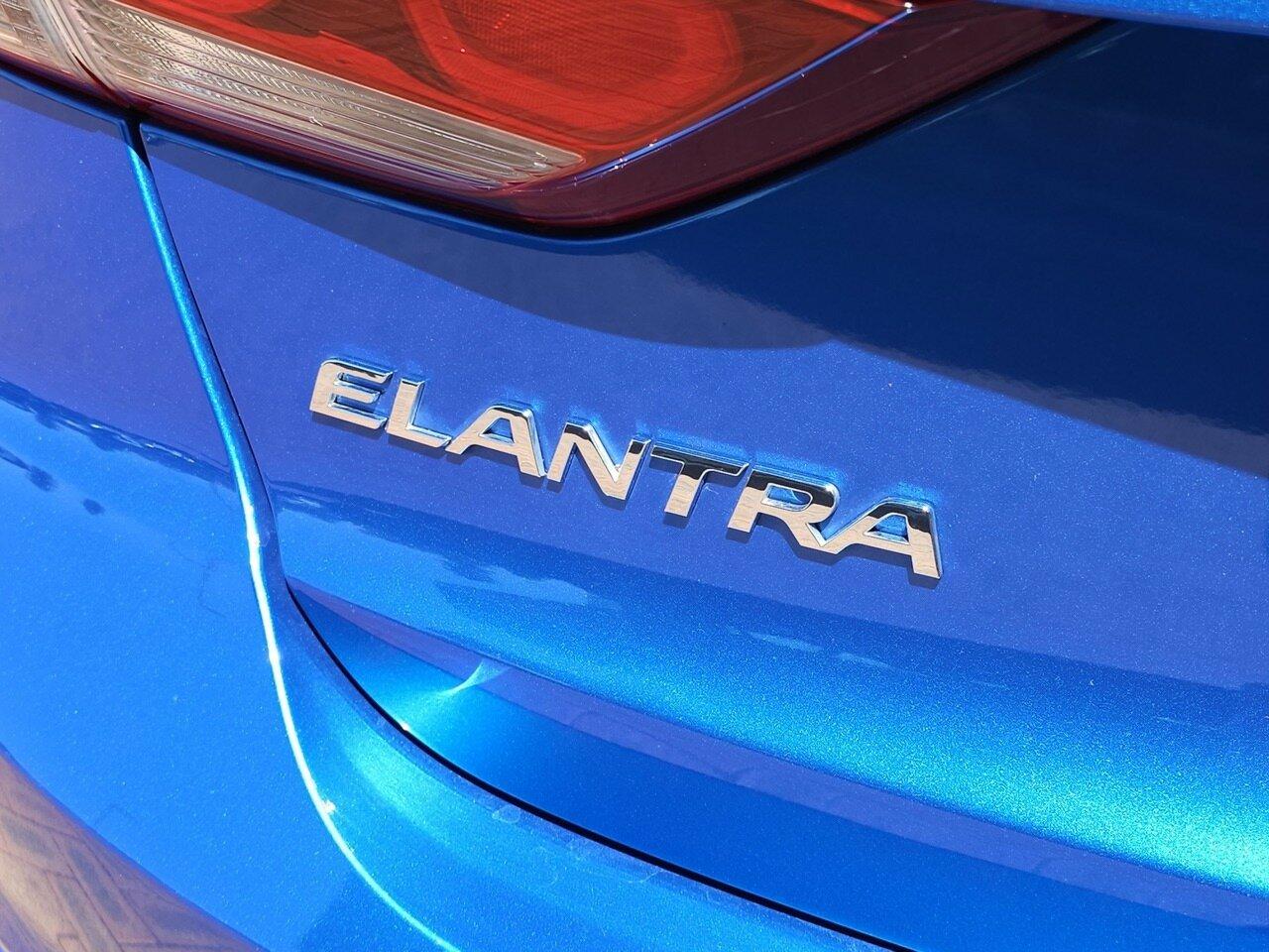 Hyundai Elantra image 3