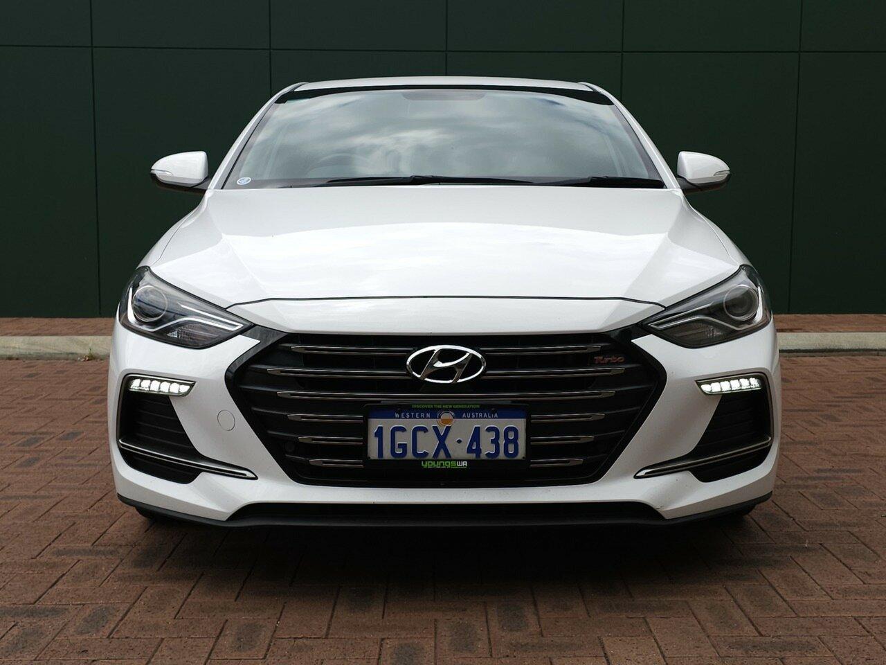 Hyundai Elantra image 2
