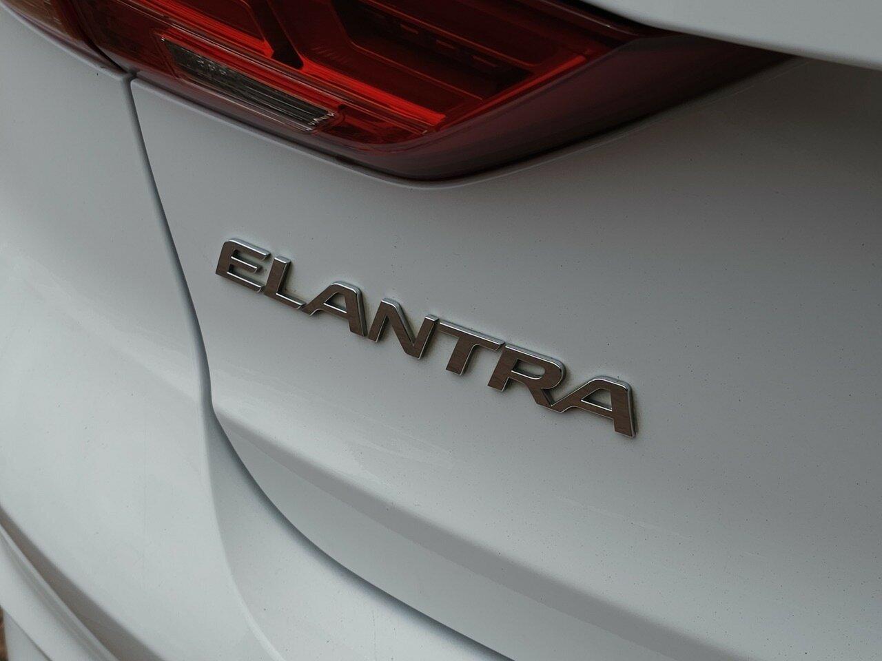 Hyundai Elantra image 3