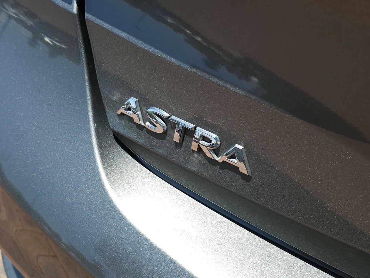 Holden Astra image 3