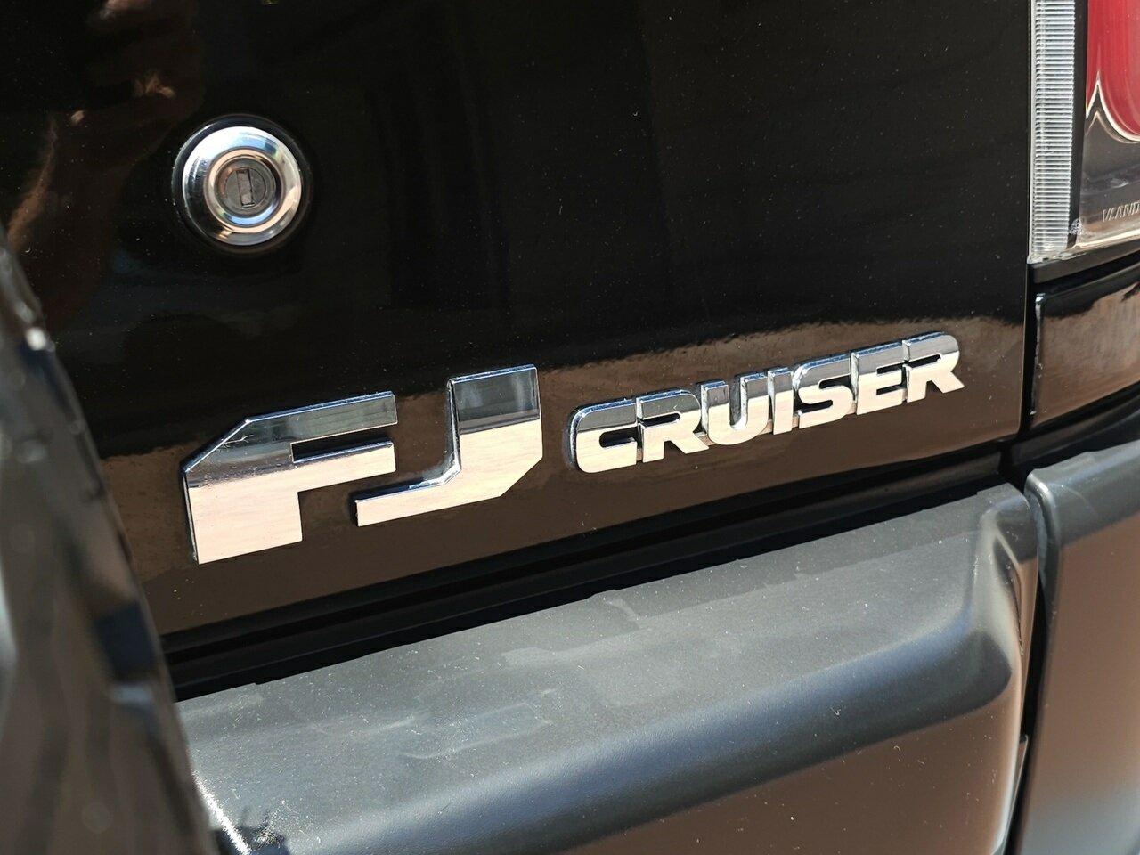 Toyota Fj Cruiser image 3