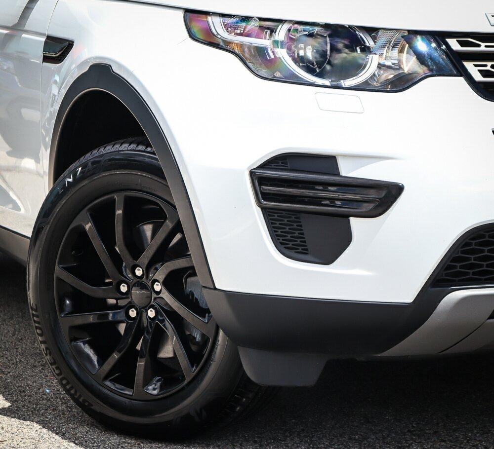 Land Rover Discovery Sport image 2