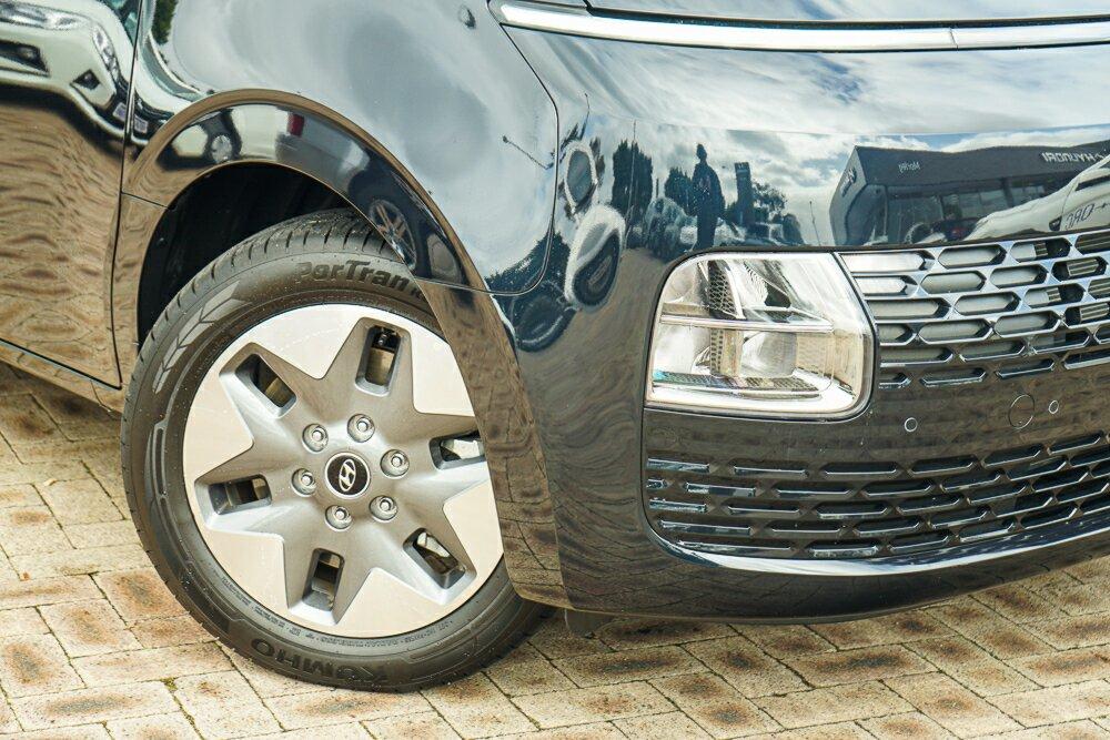 Hyundai Staria image 2