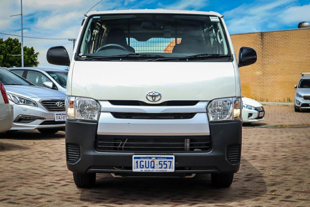 Toyota Hiace image 3