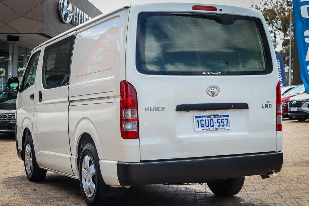 Toyota Hiace image 4