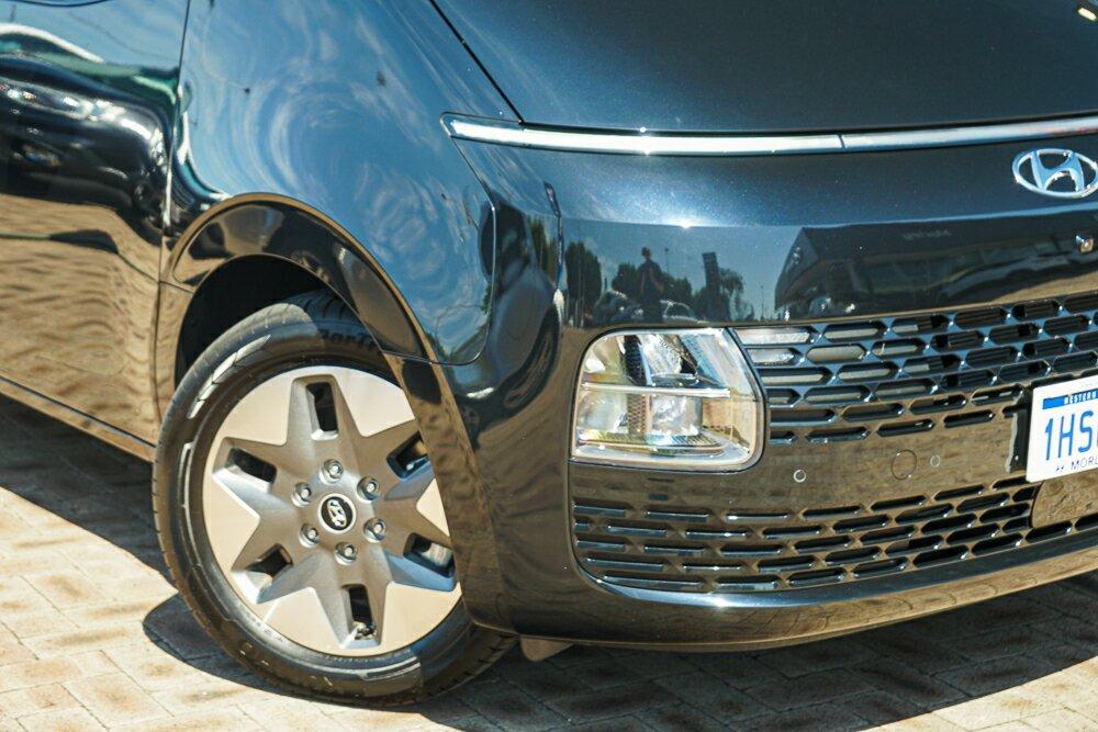 Hyundai Staria image 2