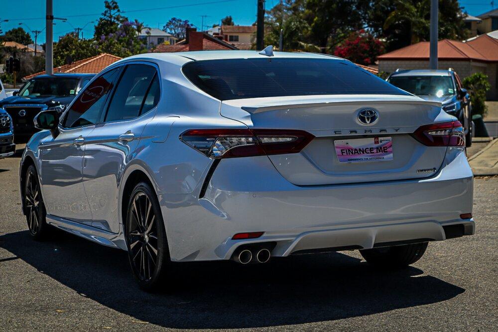 Toyota Camry image 4