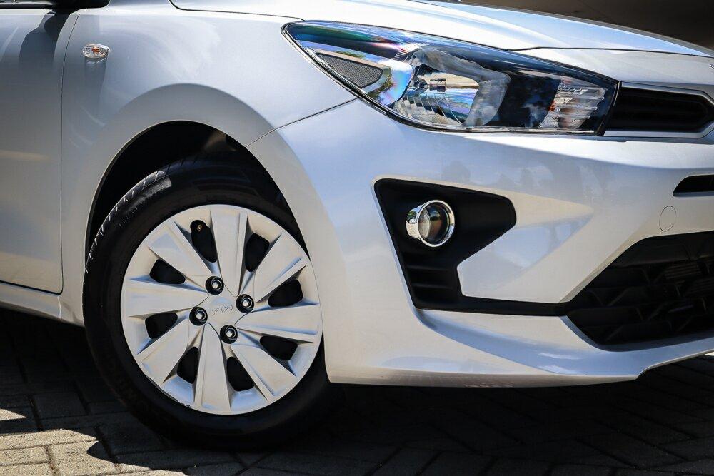 Kia Rio image 2