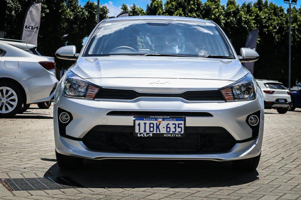 Kia Rio image 3