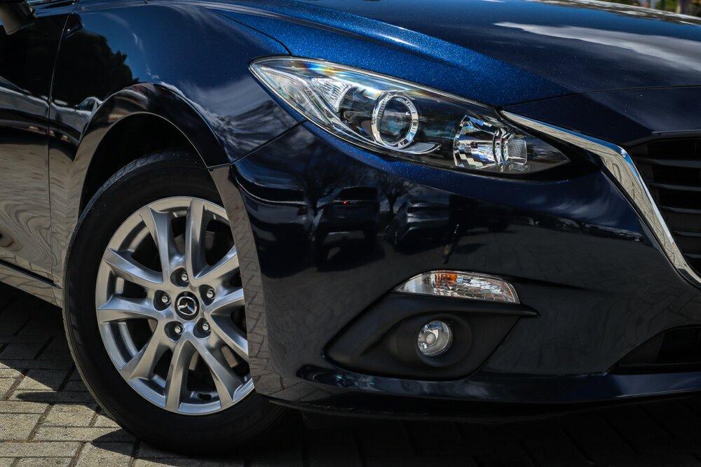 Mazda 3 image 2