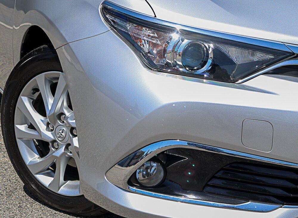 Toyota Corolla image 2