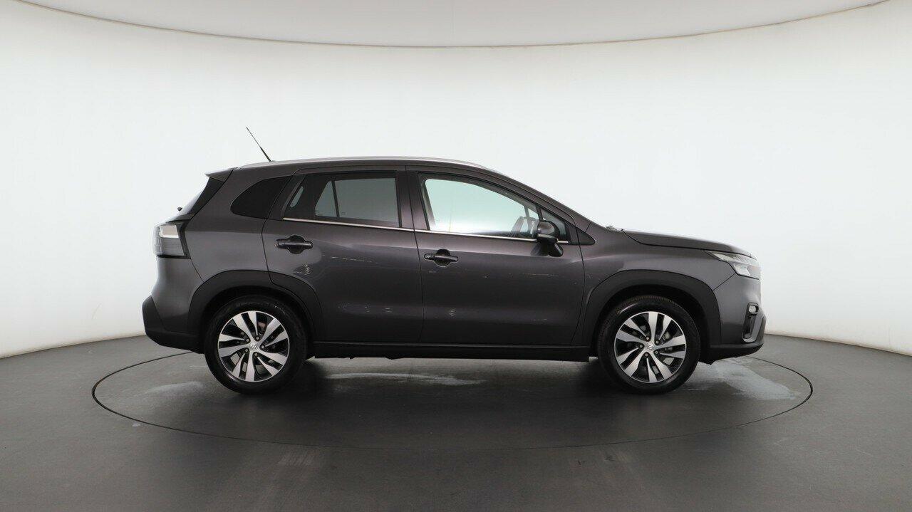 Suzuki S-cross image 2