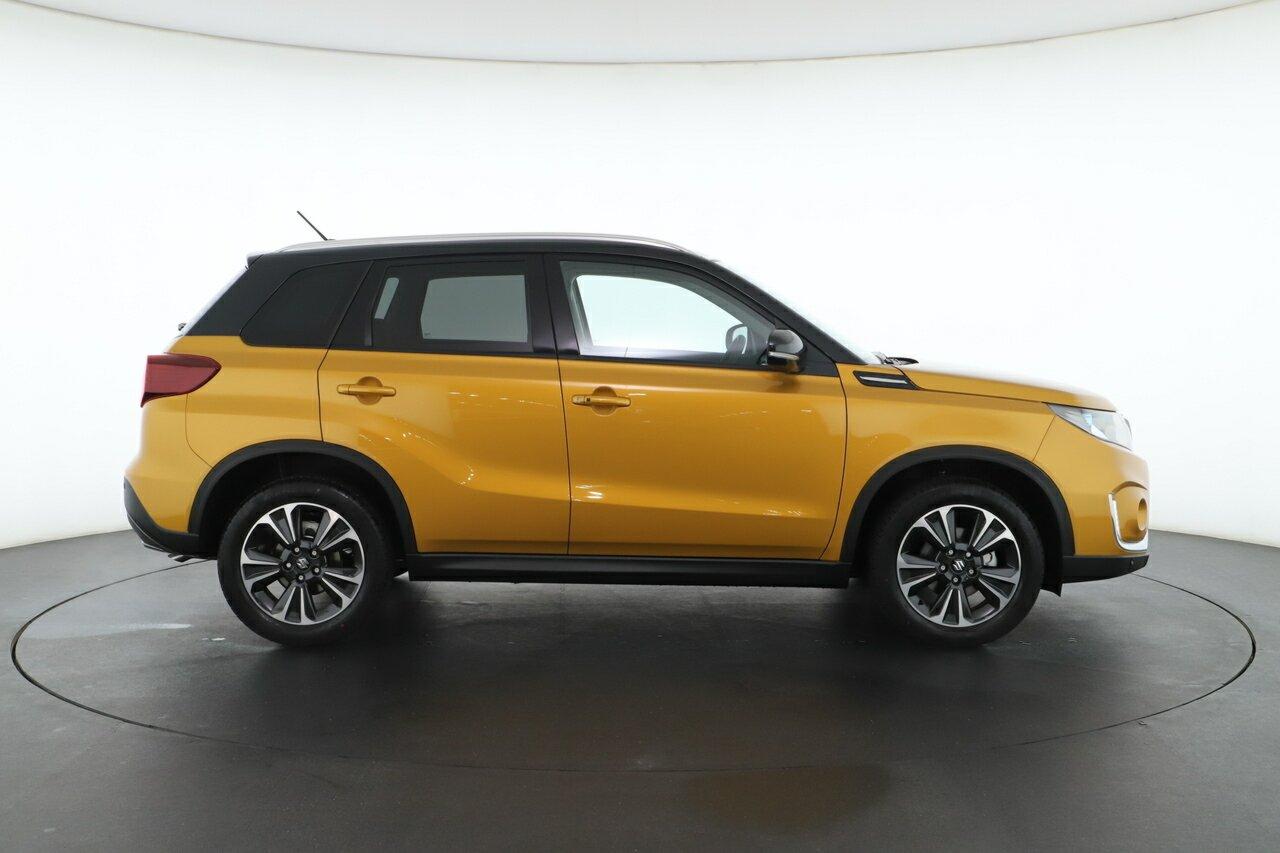 Suzuki Vitara image 2