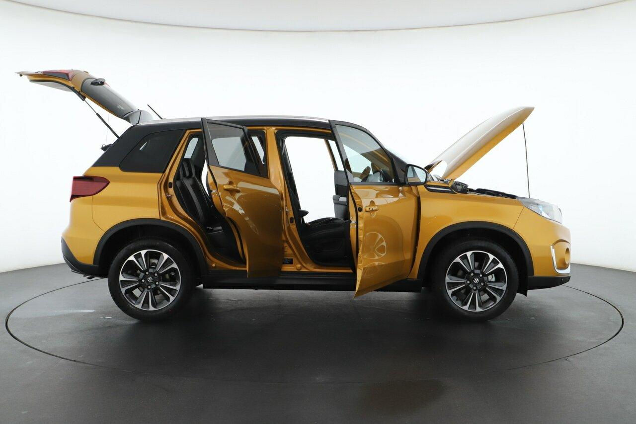 Suzuki Vitara image 3