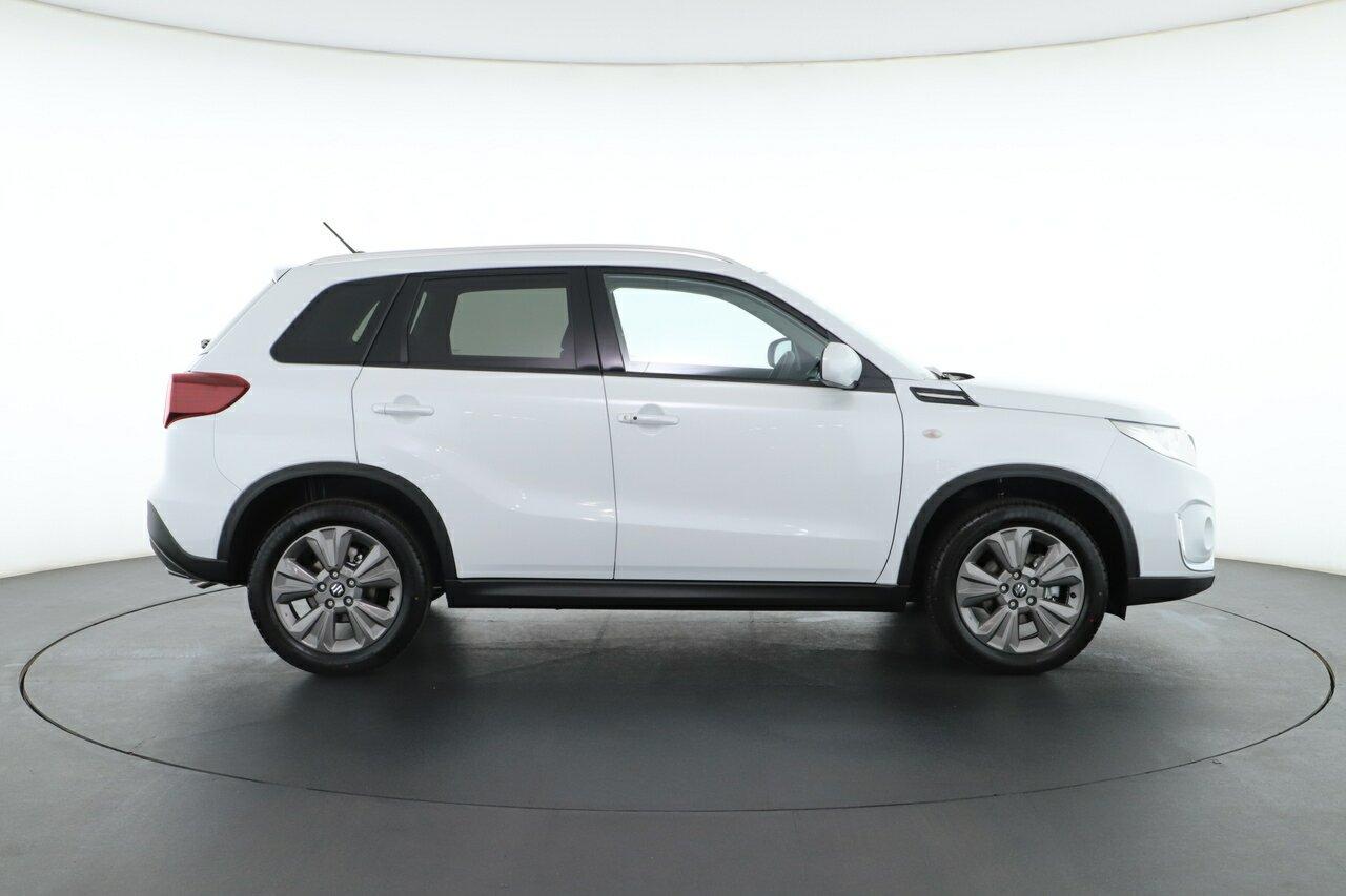 Suzuki Vitara image 3
