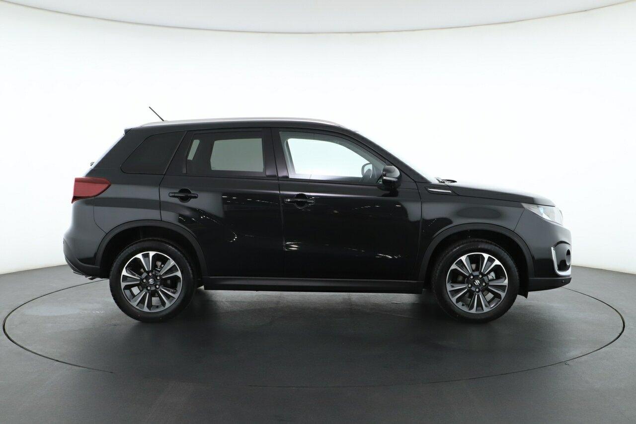 Suzuki Vitara image 2