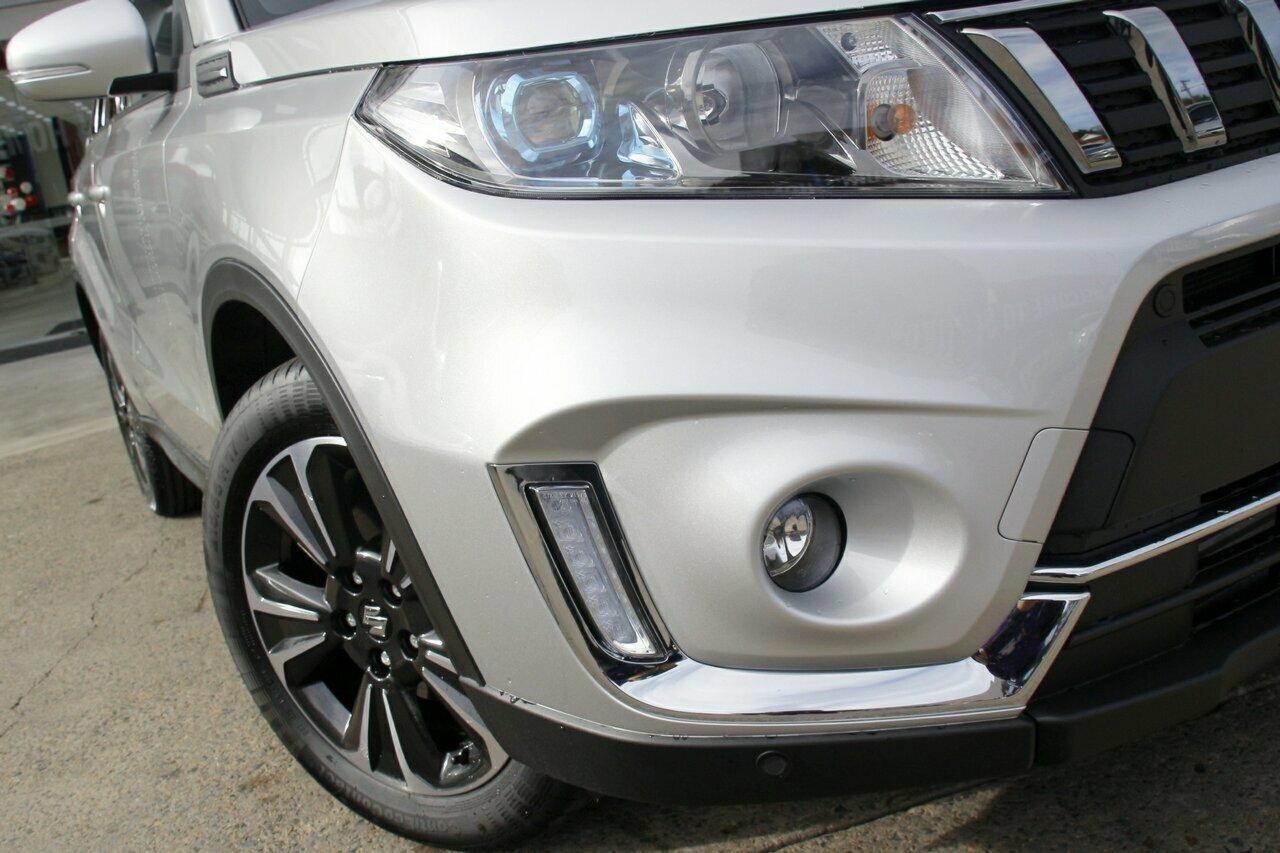 Suzuki Vitara image 2