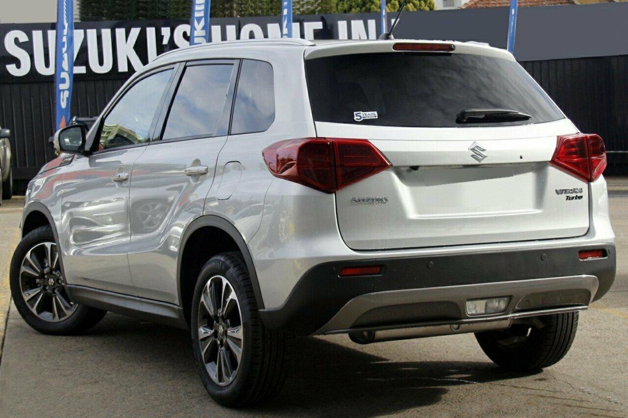 Suzuki Vitara image 3