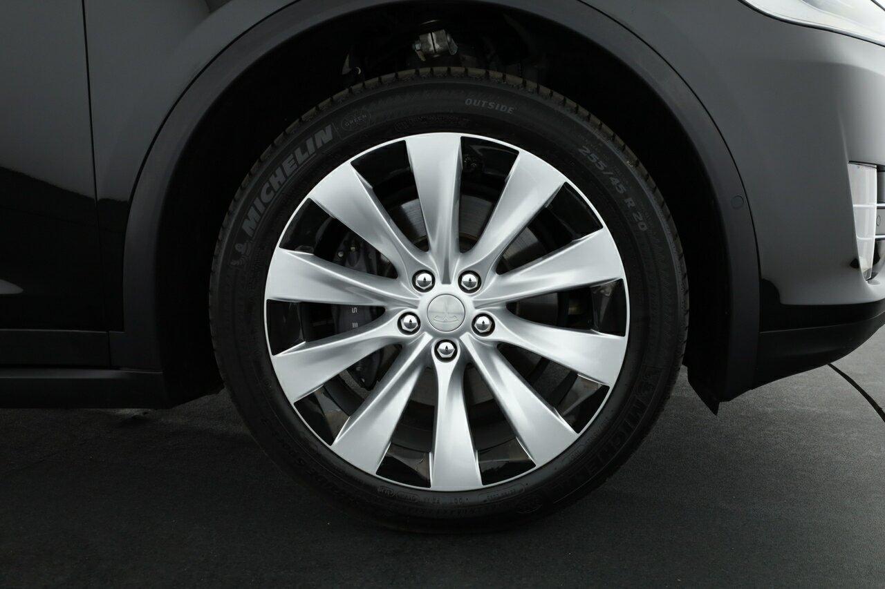 Tesla Model X image 4