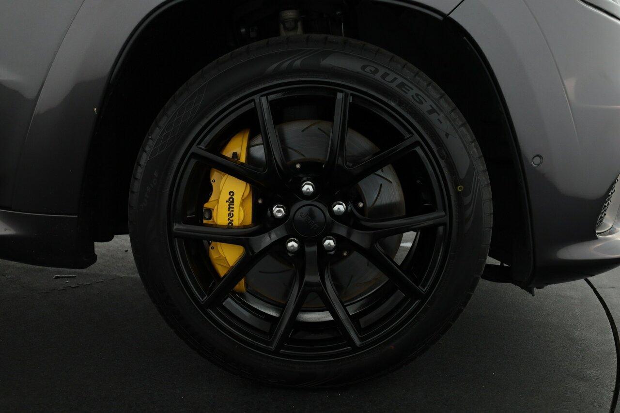 Jeep Grand Cherokee image 4