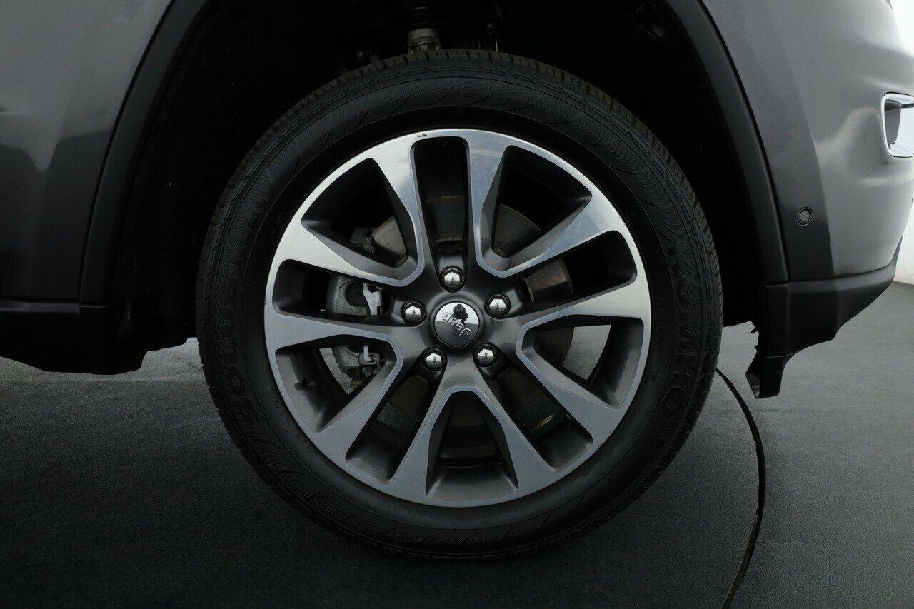 Jeep Grand Cherokee image 4