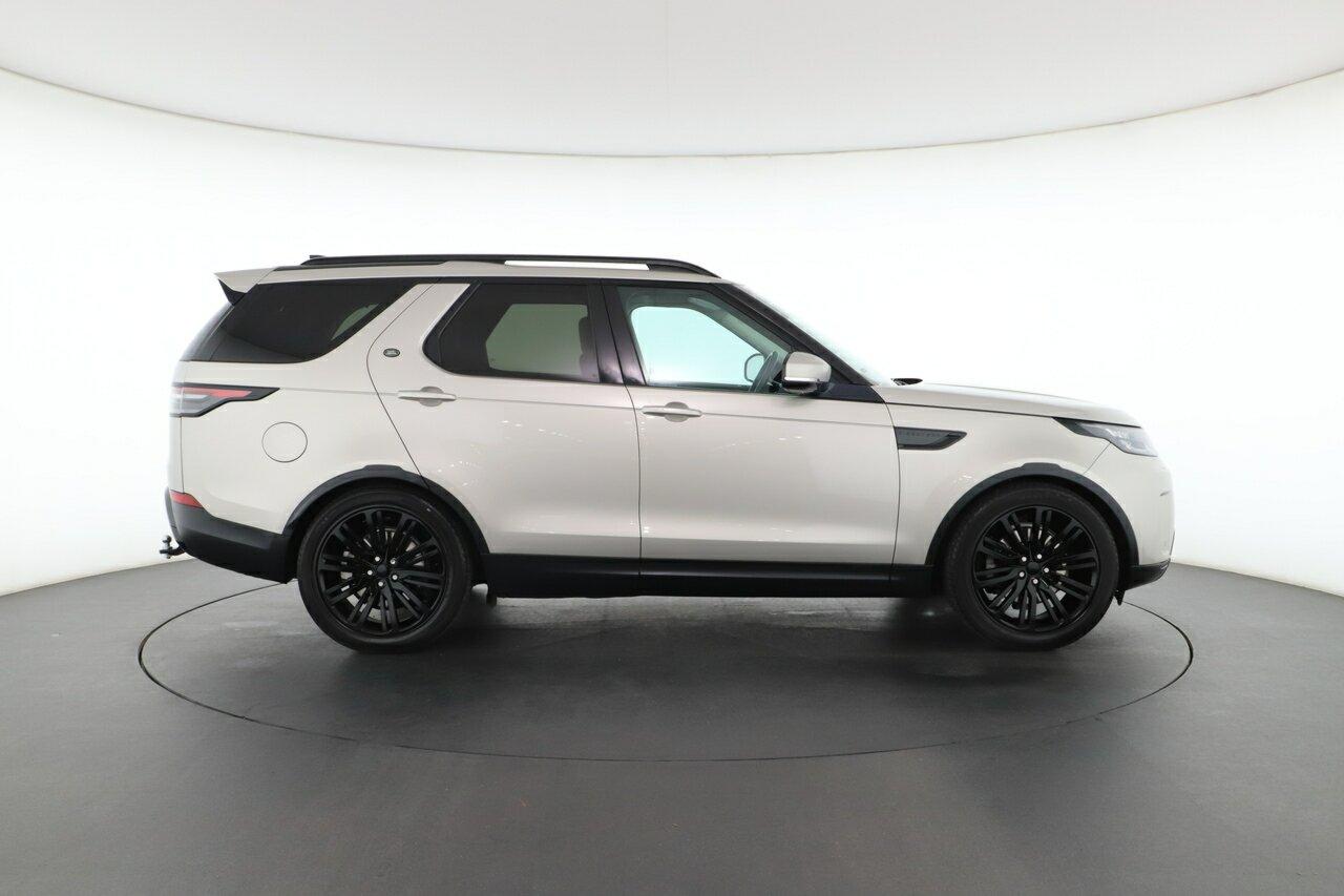 Land Rover Discovery image 2