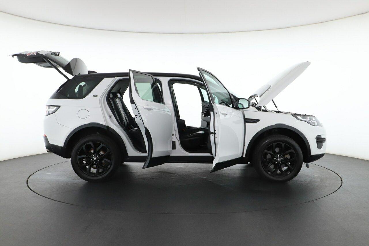 Land Rover Discovery Sport image 2