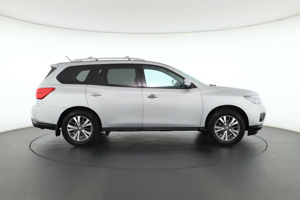 Nissan Pathfinder image 2