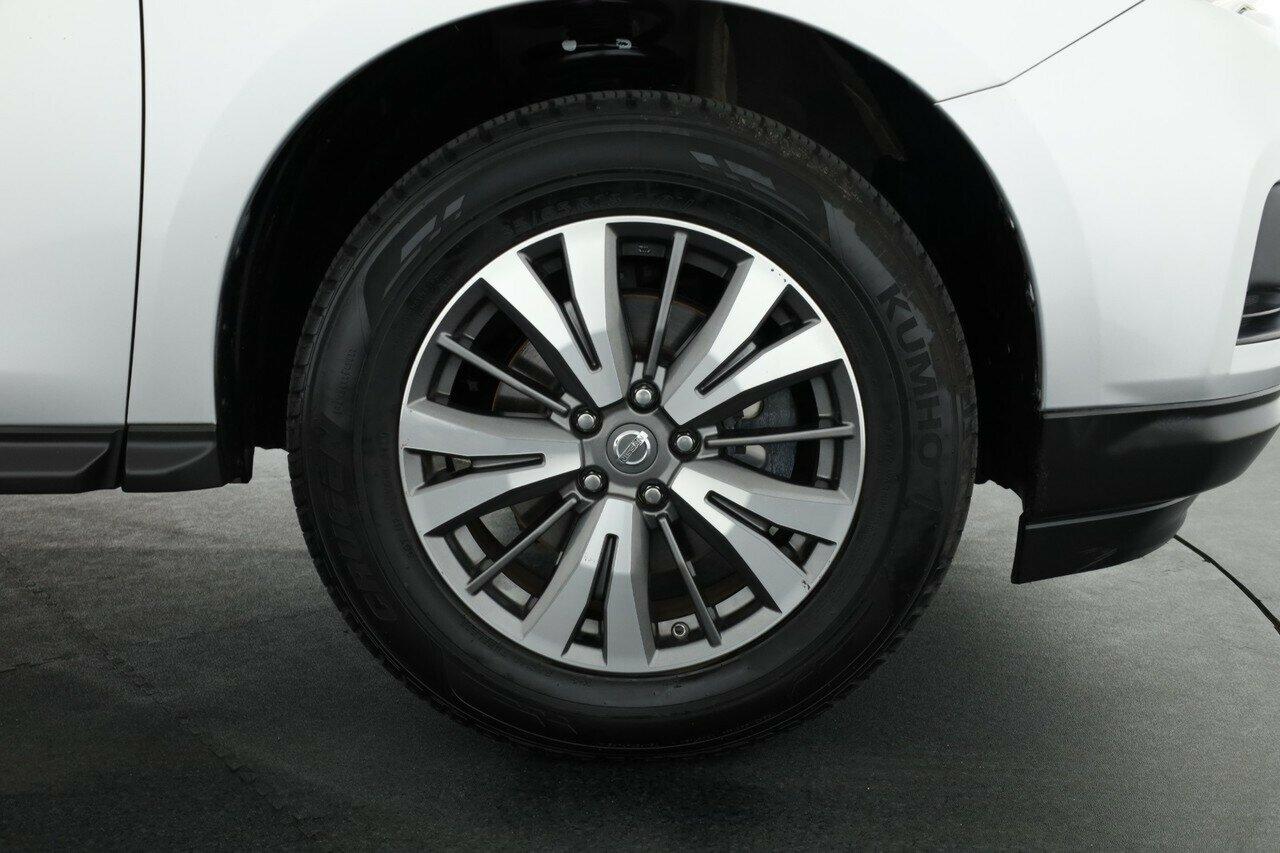 Nissan Pathfinder image 4
