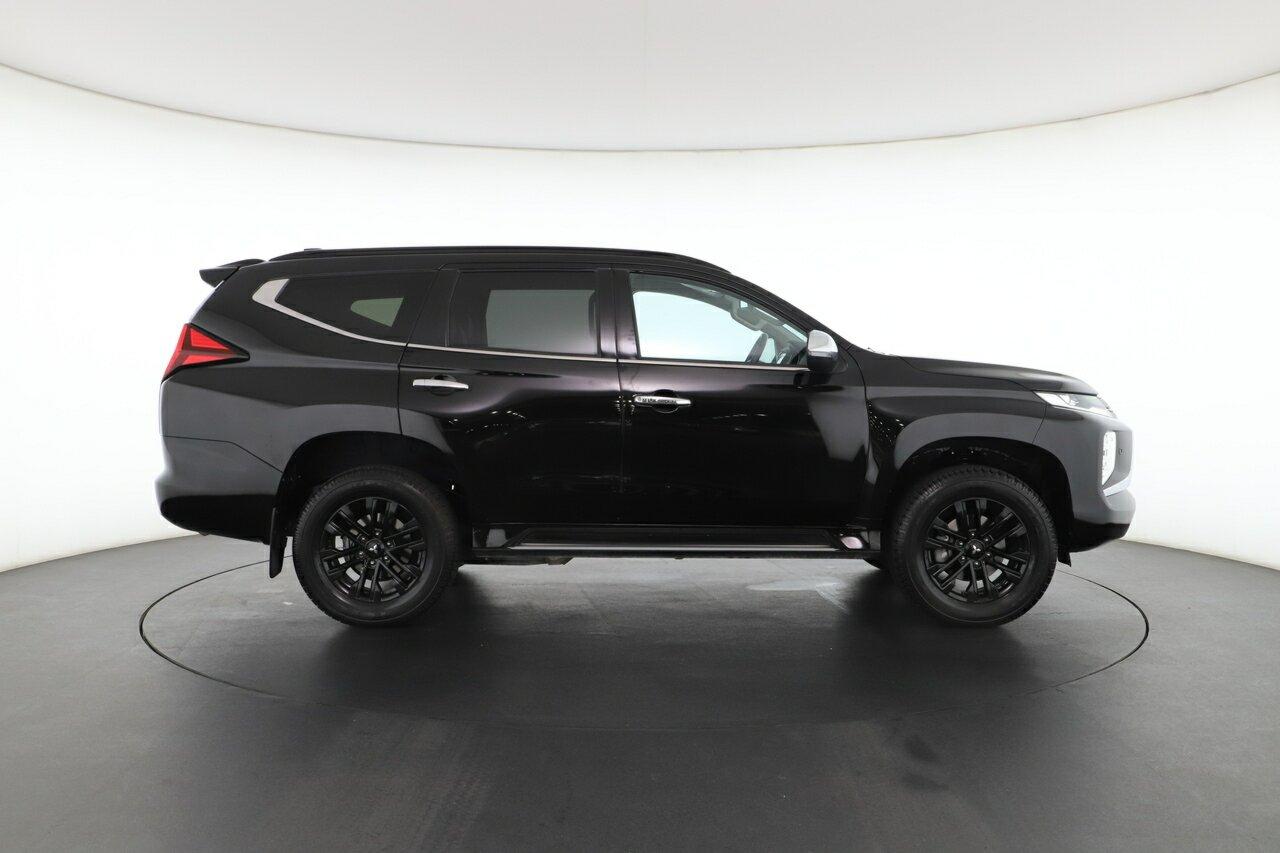 Mitsubishi Pajero Sport image 3