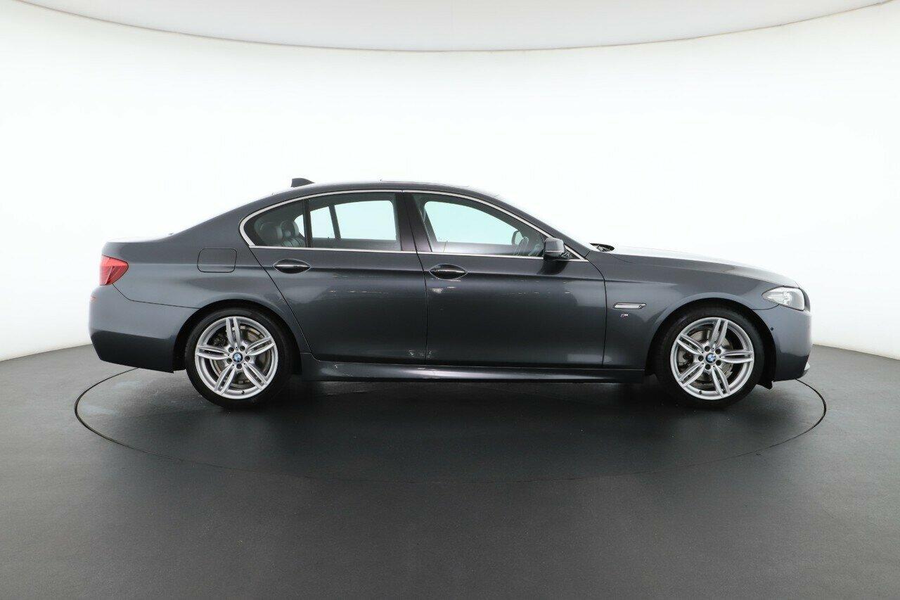 BMW 5 Series image 3