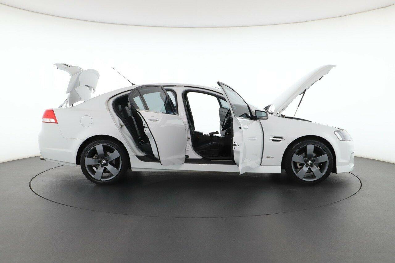 Holden Commodore image 2