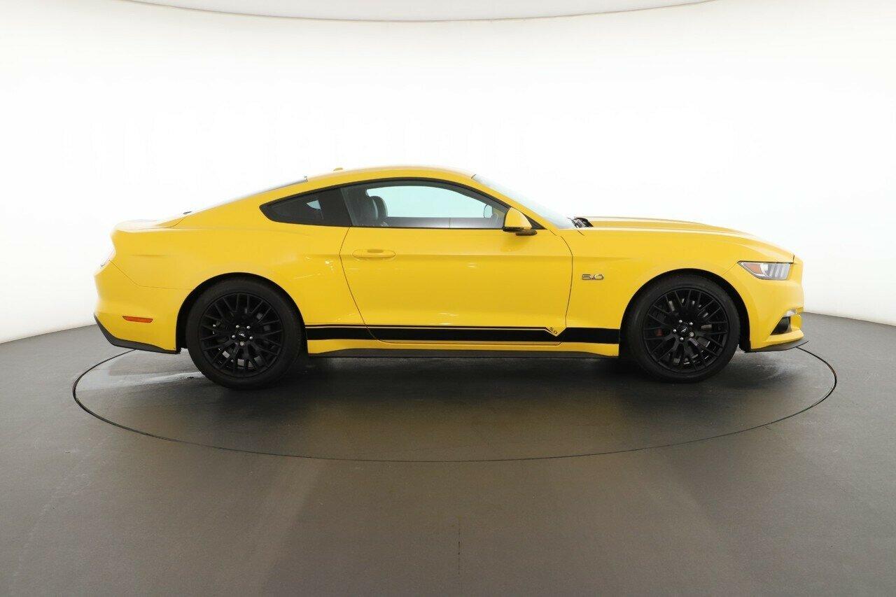 Ford Mustang image 2