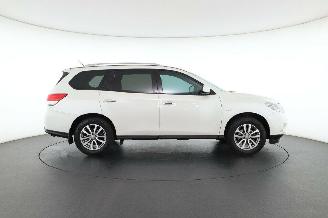Nissan Pathfinder image 2
